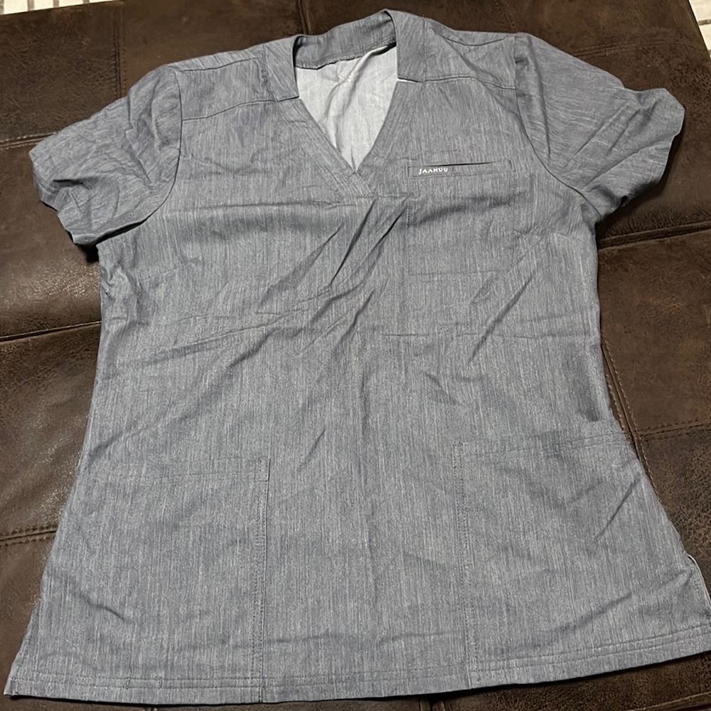 Women’s Jaanuu scrub top